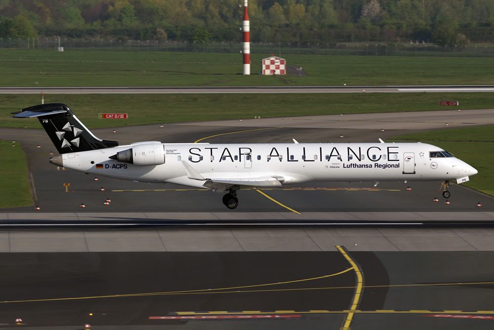 http://i828.photobucket.com/albums/zz210/SEC_photos/221CRJ700D-ACPSLufthansa.jpg