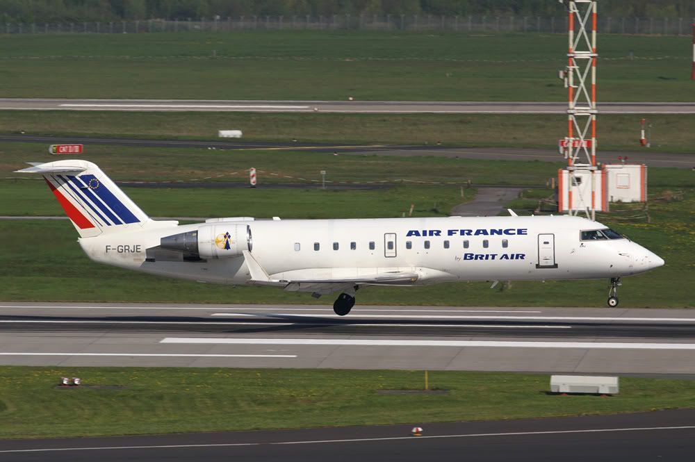 http://i828.photobucket.com/albums/zz210/SEC_photos/405CRJ100F-GRJEAirfrance.jpg