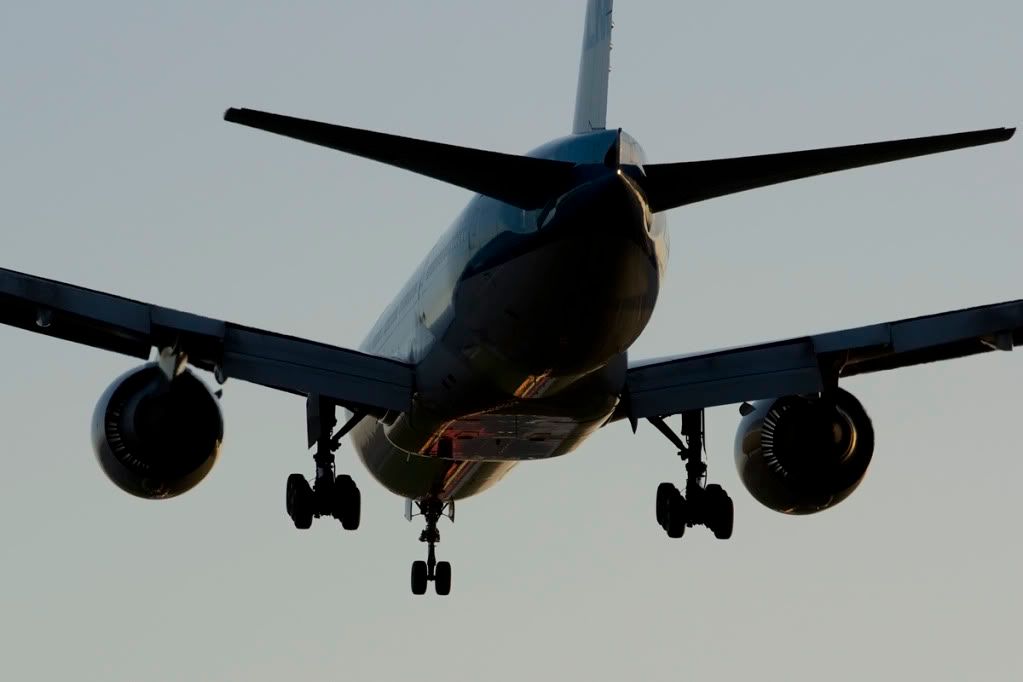 http://i828.photobucket.com/albums/zz210/SEC_photos/479B777landing.jpg