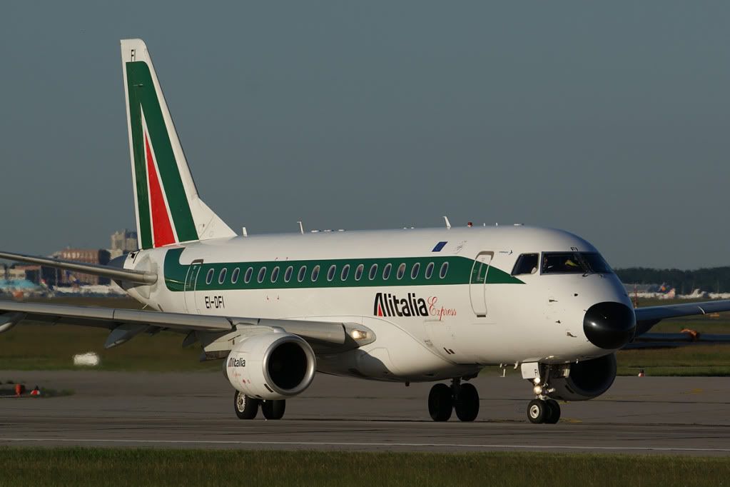 http://i828.photobucket.com/albums/zz210/SEC_photos/Frankfurt/111EMB175EI-DFIAlitalia.jpg