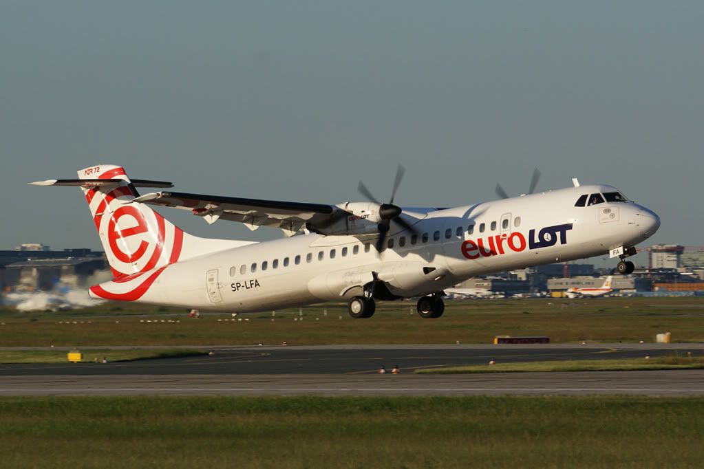 http://i828.photobucket.com/albums/zz210/SEC_photos/Frankfurt/121ATR72SP-LFAEuroLot.jpg