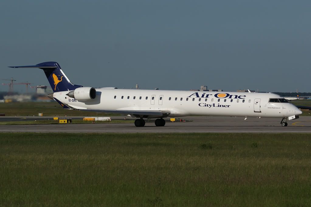http://i828.photobucket.com/albums/zz210/SEC_photos/Frankfurt/56CRJ900EI-DRIAirOne.jpg