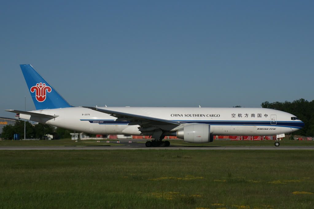 http://i828.photobucket.com/albums/zz210/SEC_photos/Frankfurt/5793B777B-2075ChinaSouthern.jpg