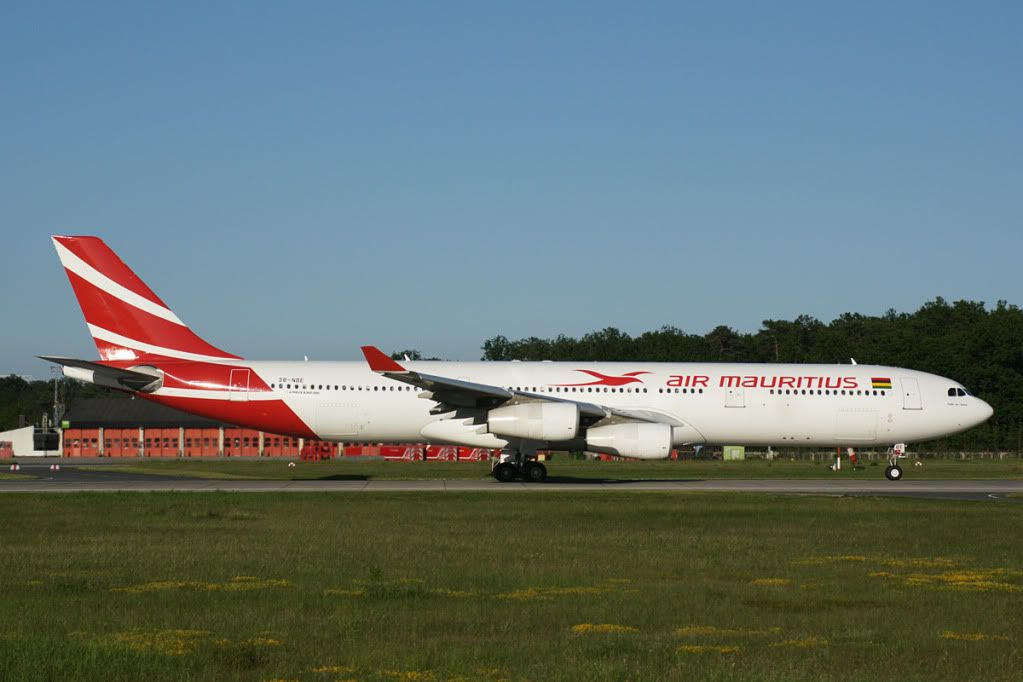 http://i828.photobucket.com/albums/zz210/SEC_photos/Frankfurt/5817A3403B-NBEMauritius.jpg