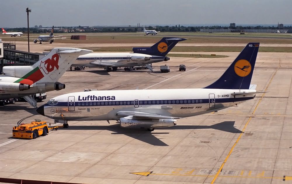 http://i828.photobucket.com/albums/zz210/SEC_photos/Heathrow%20eighties/B732D-ABMBLufthansa.jpg