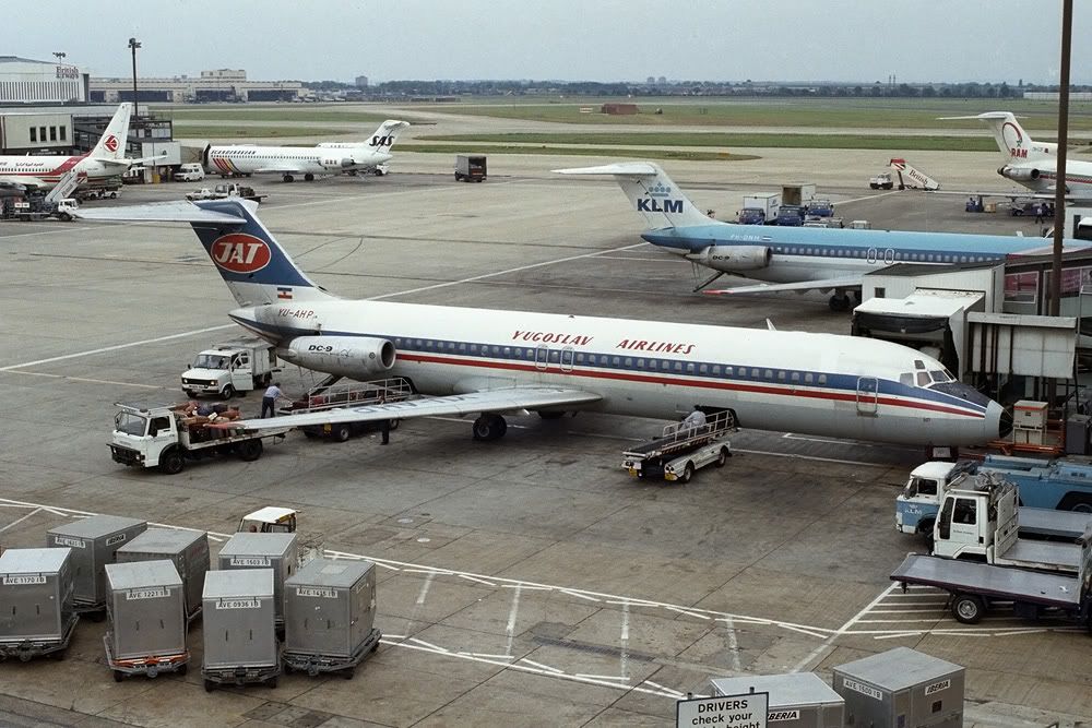 http://i828.photobucket.com/albums/zz210/SEC_photos/Heathrow%20eighties/DC9YU-AHPYugoslav.jpg
