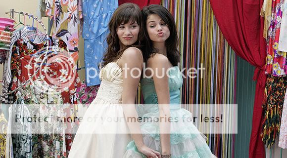 Selena Gomez & Demi lovato Little Girls Grown Up Togther - Our Artist World